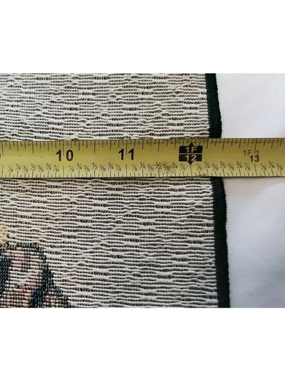 Vintage-style table runner featuring a romantic angel design 70